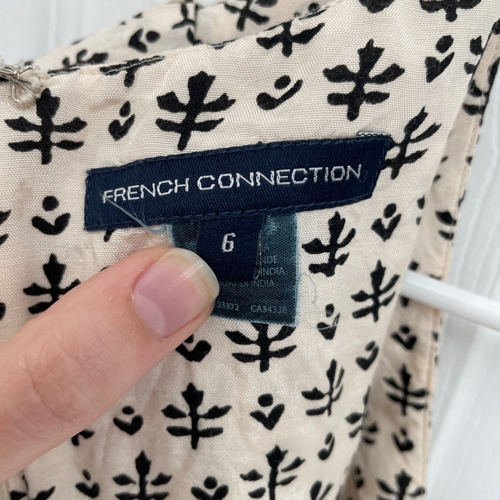 French Connection Beige Geometric Scoop Neck Babydoll Dress Women’s Size 6 - Picture 4 of 7
